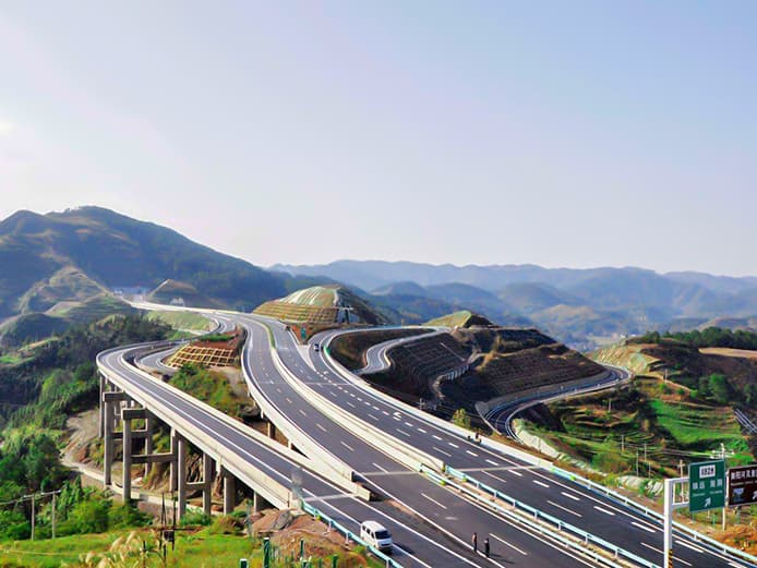 The highway from Zhengzhou Airport to Zhoukou