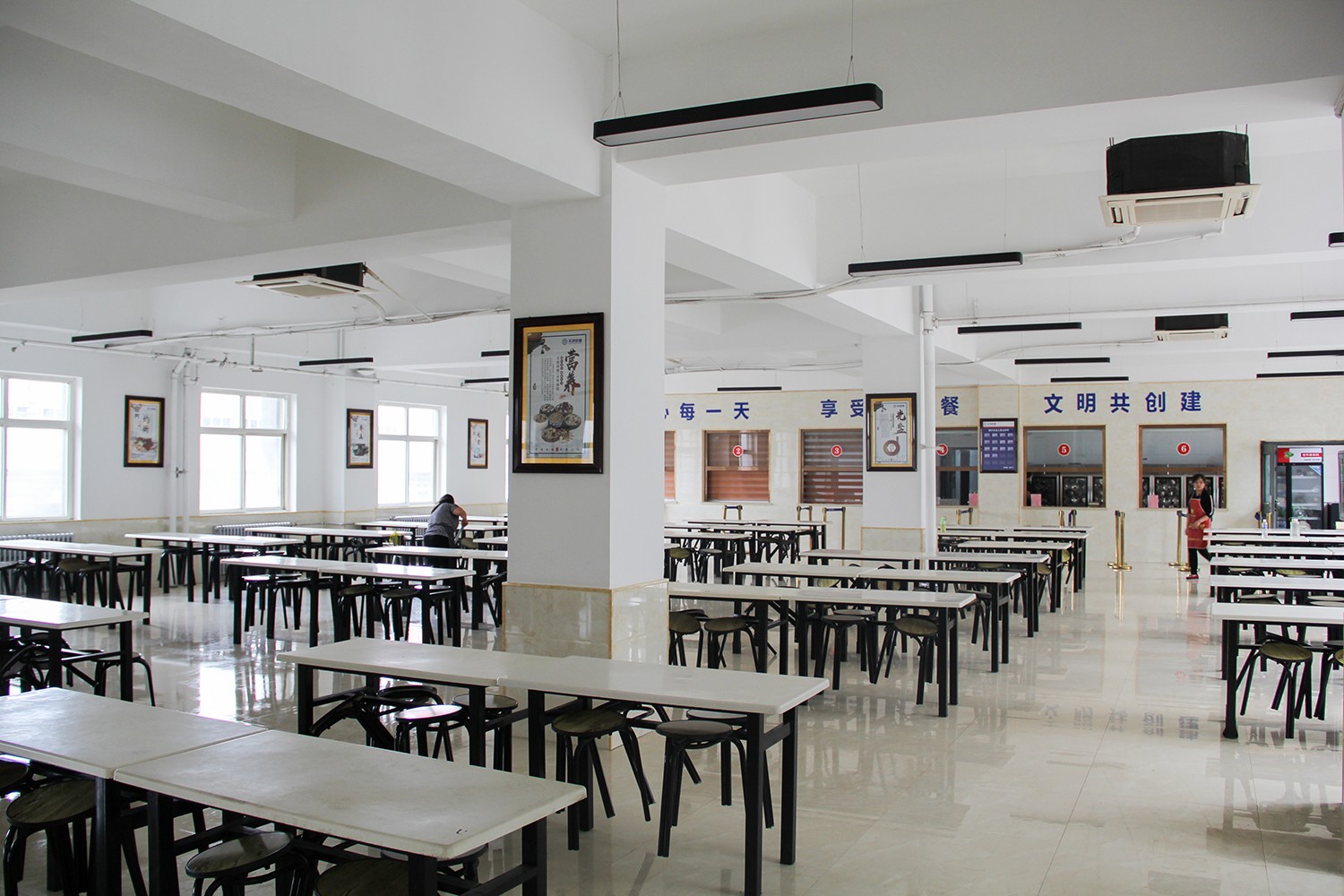 Clean dining environment